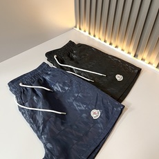 Moncler蒙家 2026春夏男女同款情侣款最新的贸易订单休闲短裤!全品相!!网红款!裤腿采用logo Moncler蒙家 2026春夏男女同款情侣款最新的贸易订单休闲短裤!全品相!!网红款!裤腿采用logo