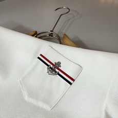 ThomBrow*e汤姆*朗 ~2026春夏新款短袖T恤,官网同步有售,独特设计魅力,非常高端,简约不简 ThomBrow*e汤姆*朗 ~2026春夏新款短袖T恤,官网同步有售,独特设计魅力,非常高端,简约不简