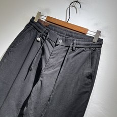 Loro Piana诺悠翩雅 2026春夏新品男士棉麻休闲裤,最新的贸易订单全品相!!网红款!上身舒适透 Loro Piana诺悠翩雅 2026春夏新品男士棉麻休闲裤,最新的贸易订单全品相!!网红款!上身舒适透