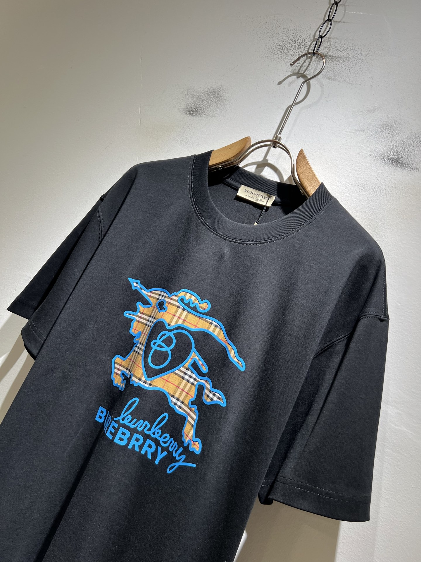BURBER*Y巴*莉2026春夏新品男女同款👫短袖T恤，重磅来袭，最近比较火热的环保纯棉面料制作而成，