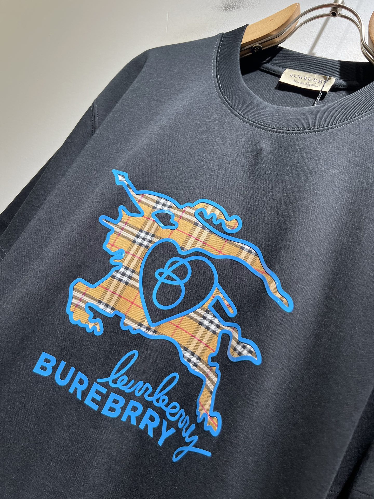 BURBER*Y巴*莉2026春夏新品男女同款👫短袖T恤，重磅来袭，最近比较火热的环保纯棉面料制作而成，