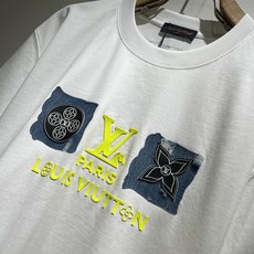LouisVuitt*路易*登 2026春夏全新系列单品上线,非常时髦前卫的一款男女同款短袖T恤,标识l LouisVuitt*路易*登 2026春夏全新系列单品上线,非常时髦前卫的一款男女同款短袖T恤,标识l