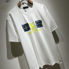 LouisVuitt*路易*登 2026春夏全新系列单品上线,非常时髦前卫的一款男女同款短袖T恤,标识l LouisVuitt*路易*登 2026春夏全新系列单品上线,非常时髦前卫的一款男女同款短袖T恤,标识l