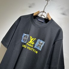 LouisVuitt*路易*登 2026春夏全新系列单品上线,非常时髦前卫的一款男女同款短袖T恤,标识l LouisVuitt*路易*登 2026春夏全新系列单品上线,非常时髦前卫的一款男女同款短袖T恤,标识l