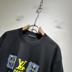 LouisVuitt*路易*登 2026春夏全新系列单品上线,非常时髦前卫的一款男女同款短袖T恤,标识l LouisVuitt*路易*登 2026春夏全新系列单品上线,非常时髦前卫的一款男女同款短袖T恤,标识l