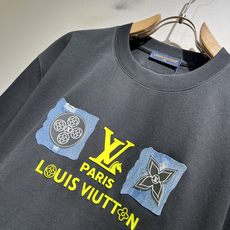 LouisVuitt*路易*登 2026春夏全新系列单品上线,非常时髦前卫的一款男女同款短袖T恤,标识l LouisVuitt*路易*登 2026春夏全新系列单品上线,非常时髦前卫的一款男女同款短袖T恤,标识l