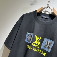 LouisVuitt*路易*登 2026春夏全新系列单品上线,非常时髦前卫的一款男女同款短袖T恤,标识l LouisVuitt*路易*登 2026春夏全新系列单品上线,非常时髦前卫的一款男女同款短袖T恤,标识l