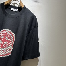Moncler蒙家 2026春夏男女同款👫情侣款最新的贸易订单短袖T恤,全品相!!网红款!采用logo图 Moncler蒙家 2026春夏男女同款👫情侣款最新的贸易订单短袖T恤,全品相!!网红款!采用logo图