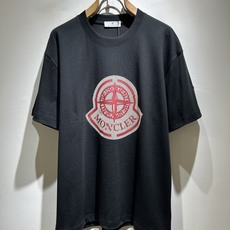 Moncler蒙家 2026春夏男女同款👫情侣款最新的贸易订单短袖T恤,全品相!!网红款!采用logo图 Moncler蒙家 2026春夏男女同款👫情侣款最新的贸易订单短袖T恤,全品相!!网红款!采用logo图