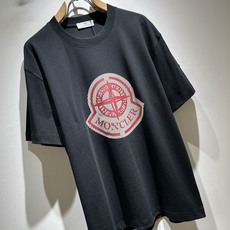 Moncler蒙家 2026春夏男女同款👫情侣款最新的贸易订单短袖T恤,全品相!!网红款!采用logo图 Moncler蒙家 2026春夏男女同款👫情侣款最新的贸易订单短袖T恤,全品相!!网红款!采用logo图
