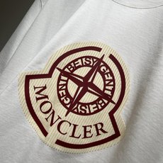 Moncler蒙家 2026春夏男女同款👫情侣款最新的贸易订单短袖T恤,全品相!!网红款!采用logo图 Moncler蒙家 2026春夏男女同款👫情侣款最新的贸易订单短袖T恤,全品相!!网红款!采用logo图
