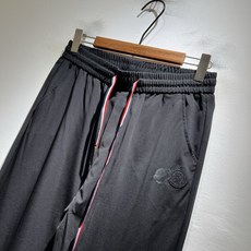 Moncler蒙家 2026春夏最新男女同款👫贸易订单休闲套装,全品相!!网红款!采用logo图案刺绣设 Moncler蒙家 2026春夏最新男女同款👫贸易订单休闲套装,全品相!!网红款!采用logo图案刺绣设