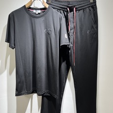 Moncler蒙家 2026春夏最新男女同款👫贸易订单休闲套装,全品相!!网红款!采用logo图案刺绣设 Moncler蒙家 2026春夏最新男女同款👫贸易订单休闲套装,全品相!!网红款!采用logo图案刺绣设