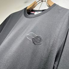 Moncler蒙家 2026春夏最新男女同款👫贸易订单休闲套装,全品相!!网红款!采用logo图案刺绣设 Moncler蒙家 2026春夏最新男女同款👫贸易订单休闲套装,全品相!!网红款!采用logo图案刺绣设
