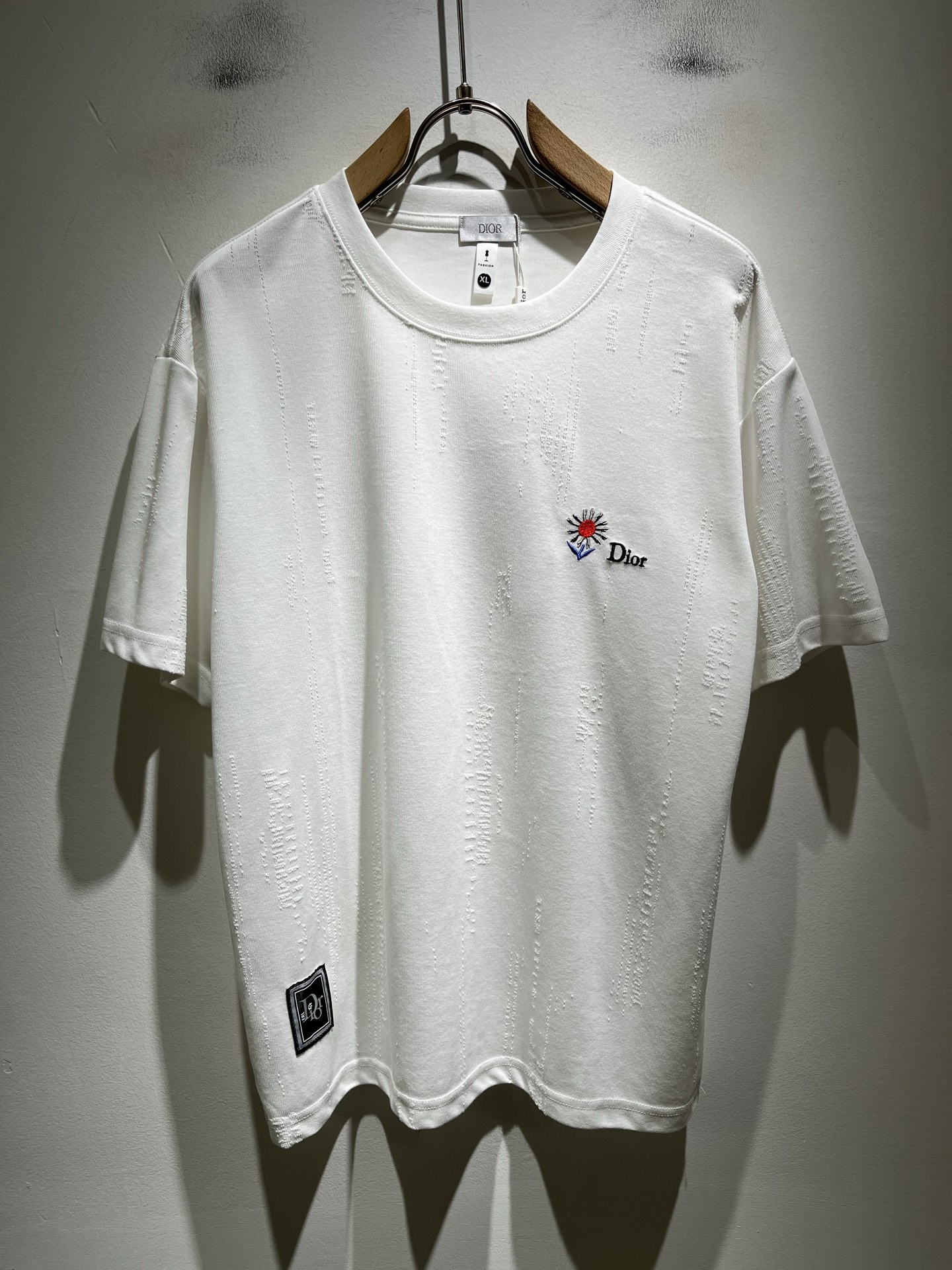 NO:849531,Dio*Dijia's new 2026 spring and summer short-sleeved T-shirts for men and women are on sale simultaneously at counters!  Customized exclusive 260g pure cotton fabric, customized original craft thread, and embroidery craft design of logo pattern on the chest!  Simple and elegant, easy to match and versatile, extremely high-grade, perfectly integrated into fashion and style, it is a top-notch fashionable style that is perfect for outer wear!  The whole thing gives people a natural feeling!  The ultimate classic versatile short-sleeved T-shirt, designed with the latest three-dimensional letter logo embroidery elements!  The ultimate heavy work, the ultimate perfection!  Fans who pursue high quality should rush to buy it by themselves, and we sincerely invite all fans who know the goods to appreciate this model together!  !  Size M-3XL,,dior,dior,T-shirt,tees,t-shirt,19860909Dio*迪家 2026春夏新款男女同款短袖T恤,专柜同步发售！定制专属260克纯棉面料,定制原版工艺螺纹,胸前logo图案刺绣工艺设计！简约大方,从容百搭,档次极高,完美融入时尚还有风情感一款完美符合外穿的顶尖时髦气质款！整体给人浑然天成的感觉！极致经典的百搭型短袖T恤,采用最新的立体字母logo刺绣元素设计！极致的重工极致的完美！追求高品质的粉丝们请自行抢购,诚邀所有识货的粉丝一同鉴赏此款！！ 尺码M-3XL,,dior,dior,T-shirt,tees，t-shirt,,Men's clothing