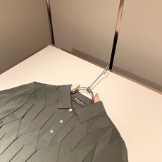 Loro Piana诺悠翩雅 2026春夏男士最新的贸易订单伊力特针织翻领短袖T恤,全品相!!上身舒适透 Loro Piana诺悠翩雅 2026春夏男士最新的贸易订单伊力特针织翻领短袖T恤,全品相!!上身舒适透
