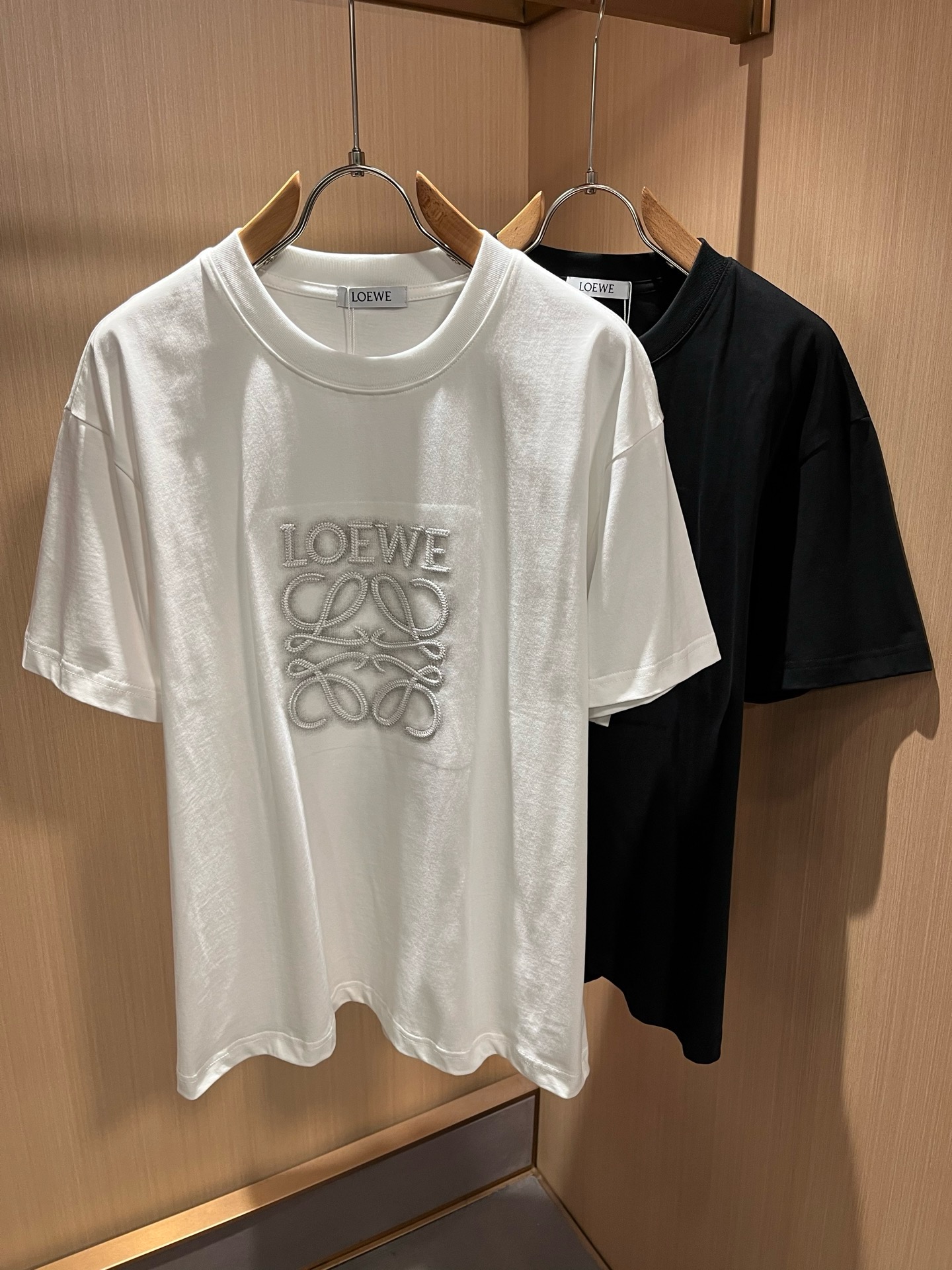 LOE*WE罗*威 2026春夏新款男女同款👫短袖T恤，意大利原厂订单渠道，极具个性高级风，标志logo