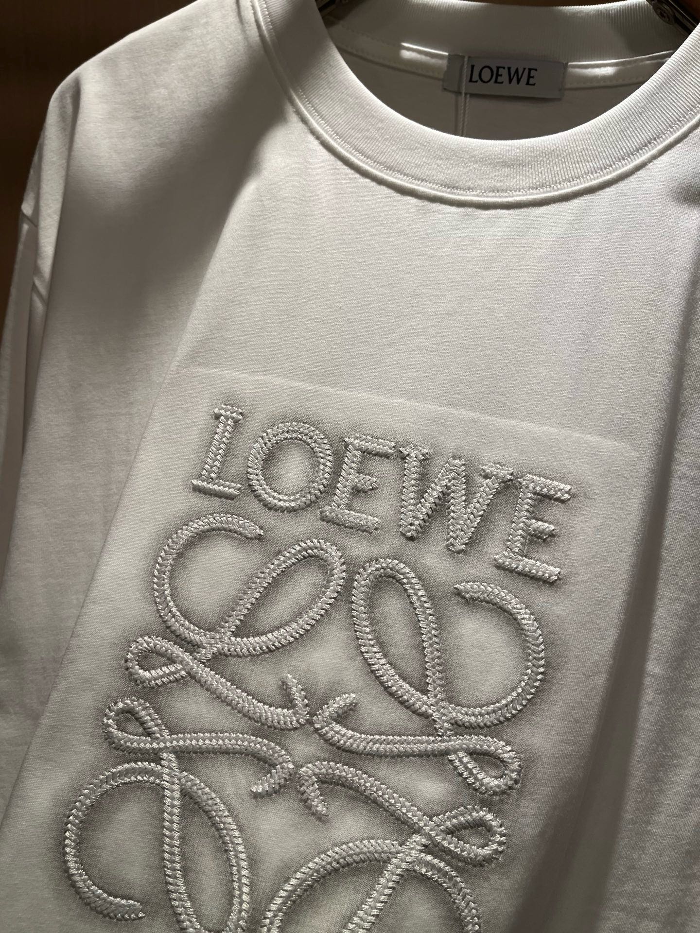 LOE*WE罗*威 2026春夏新款男女同款👫短袖T恤，意大利原厂订单渠道，极具个性高级风，标志logo
