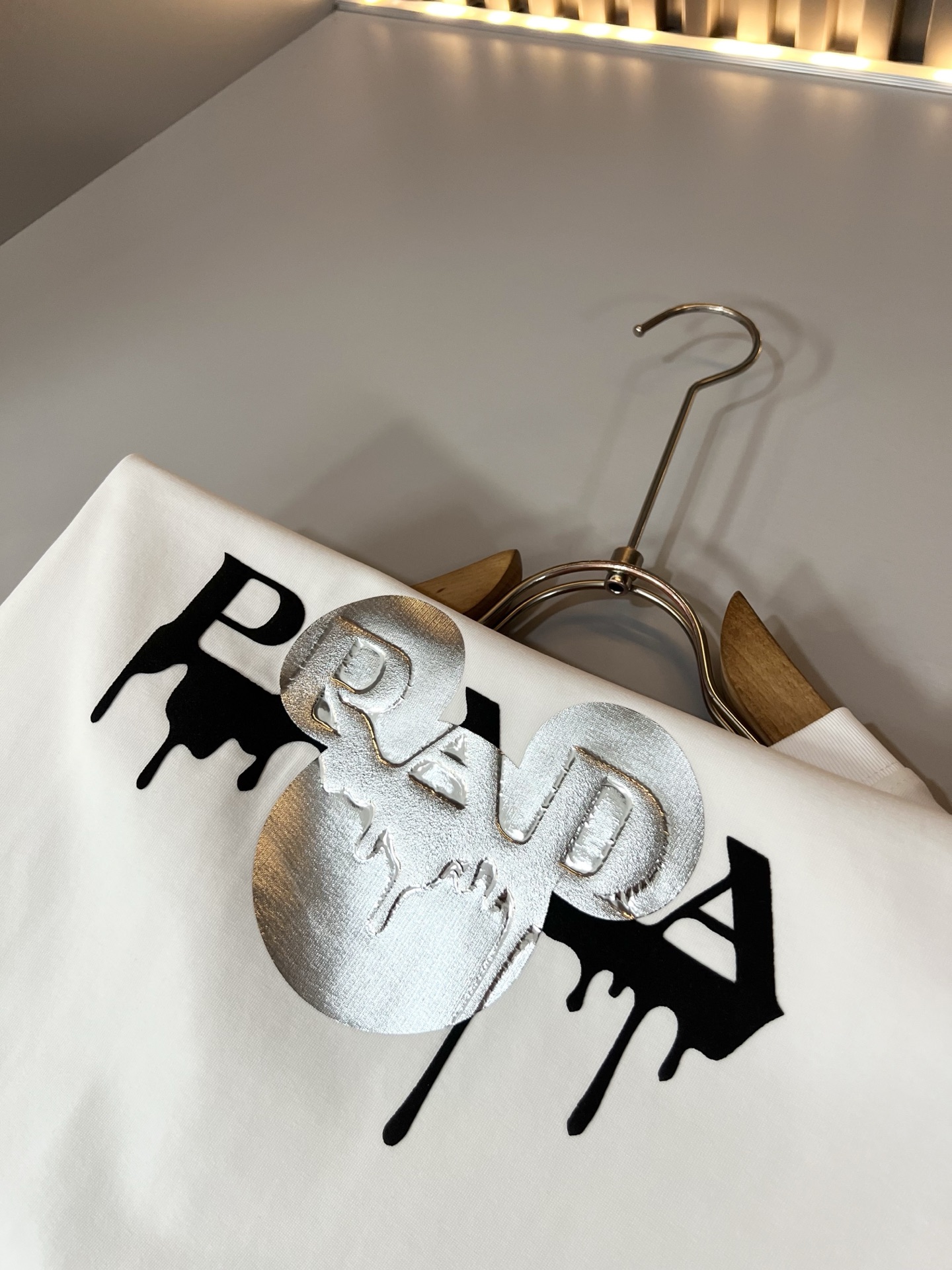 PRAD*A普*达2026春夏新款男女同款👫短袖T恤，最新款全网独家首上！！~既经典有时尚百搭，谁不爱啊