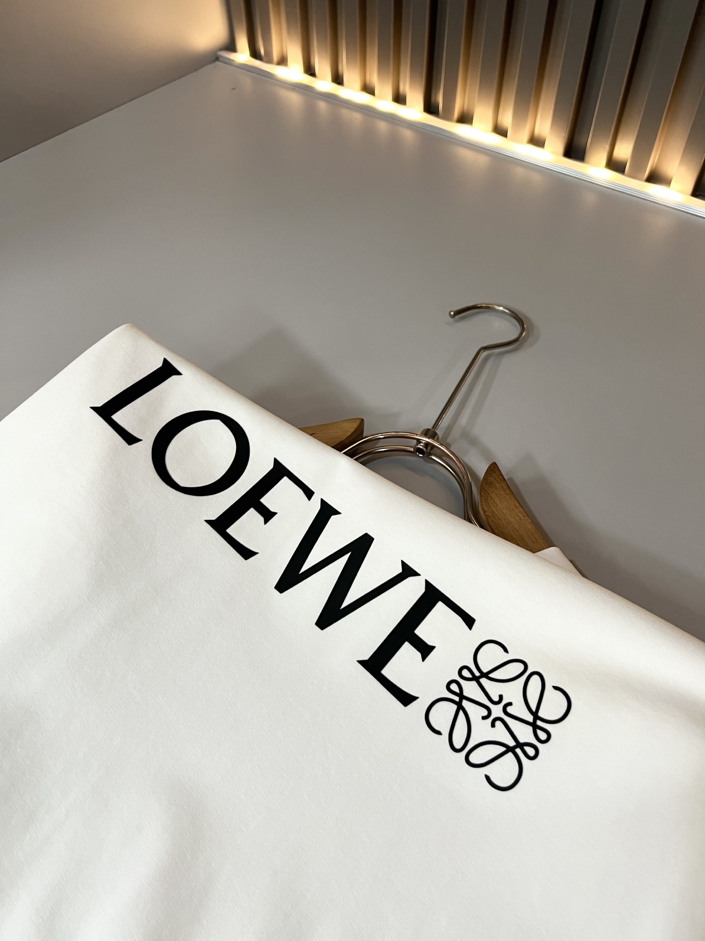LOE*WE罗*威 2026春夏新款男女同款👫短袖T恤，意大利原厂订单渠道，极具个性高级风，标志logo