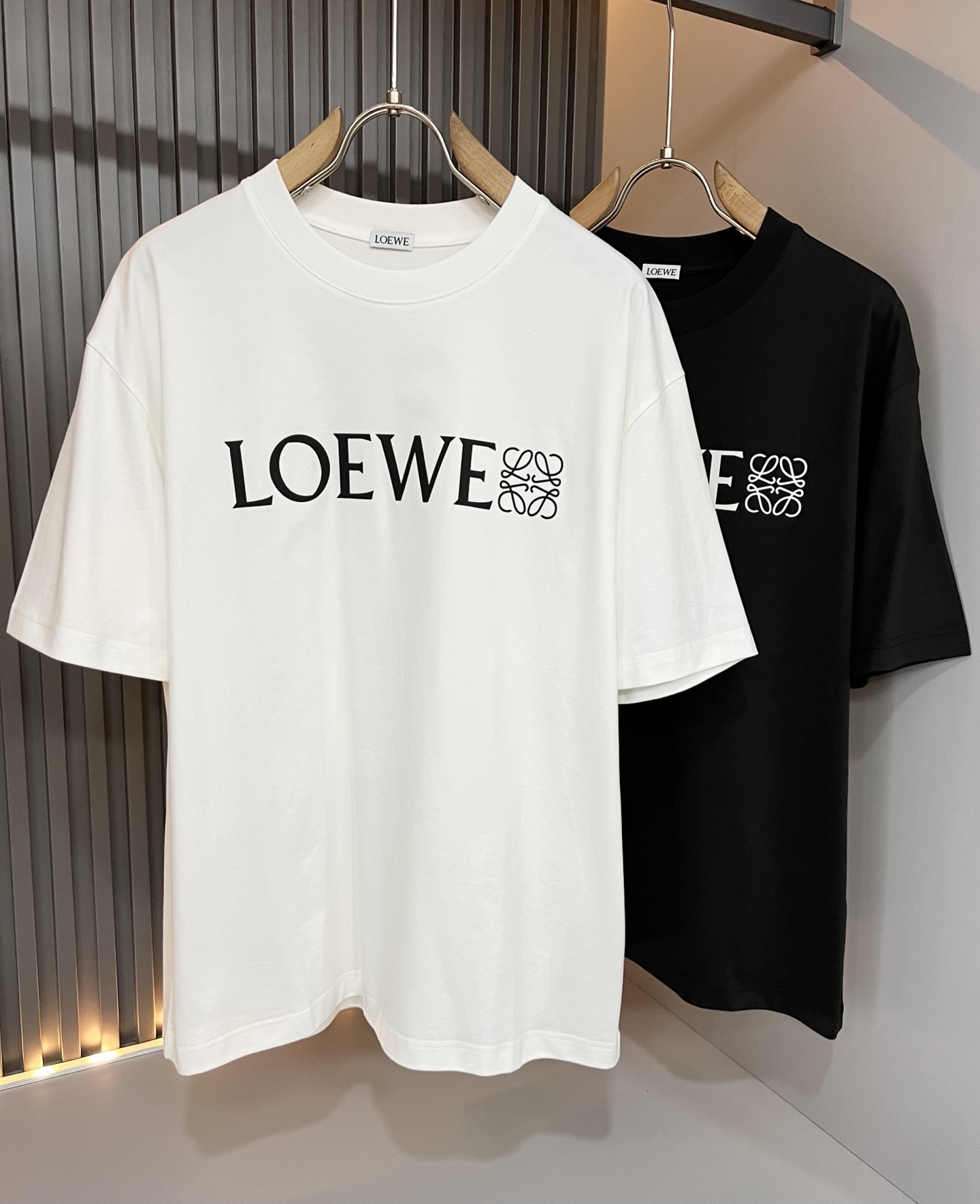 LOE*WE罗*威 2026春夏新款男女同款👫短袖T恤，意大利原厂订单渠道，极具个性高级风，标志logo