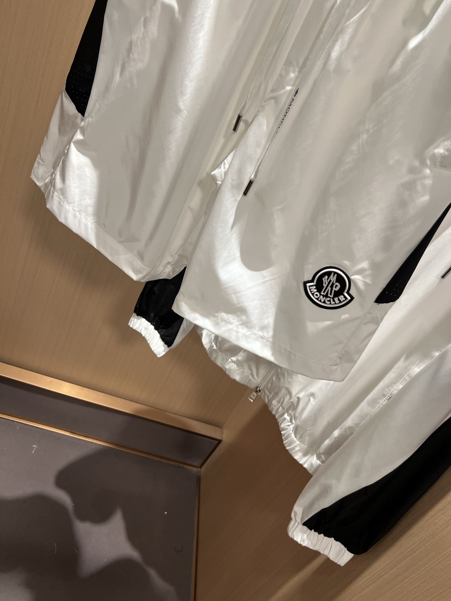 Moncler蒙家 2026春夏最新男女同款👫贸易订单休闲套装，全品相！！网红款！采用logo图案徽章设