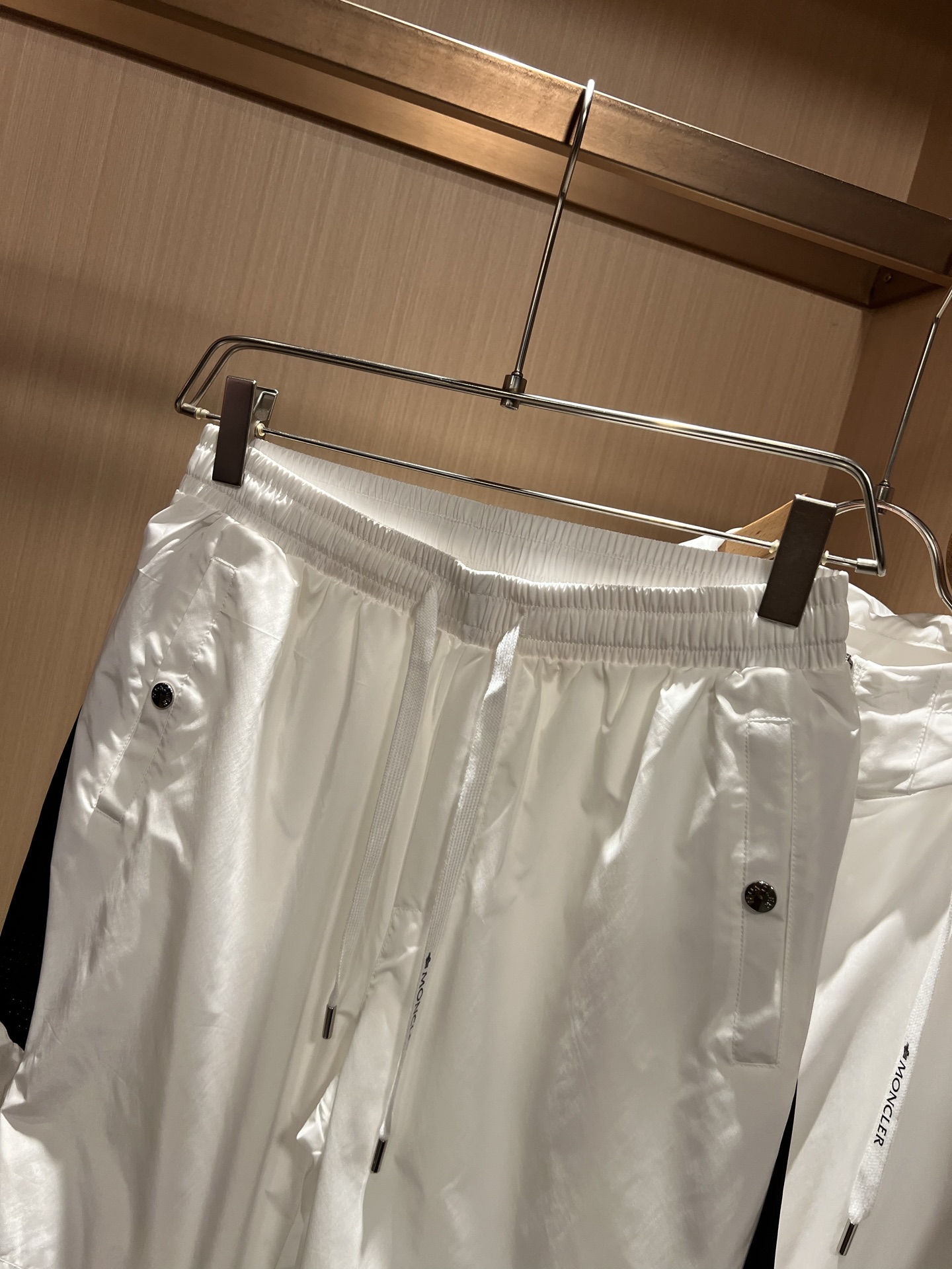 Moncler蒙家 2026春夏最新男女同款👫贸易订单休闲套装，全品相！！网红款！采用logo图案徽章设