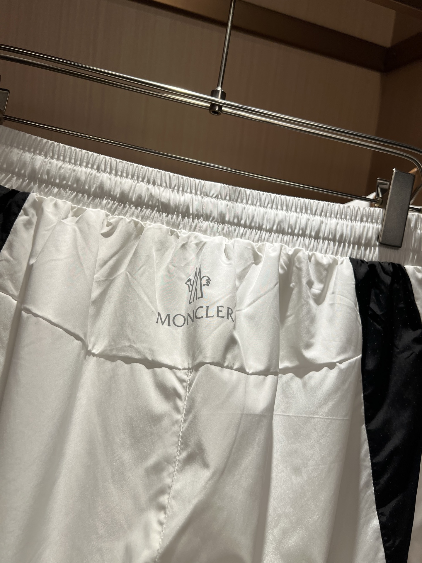 Moncler蒙家 2026春夏最新男女同款👫贸易订单休闲套装，全品相！！网红款！采用logo图案徽章设