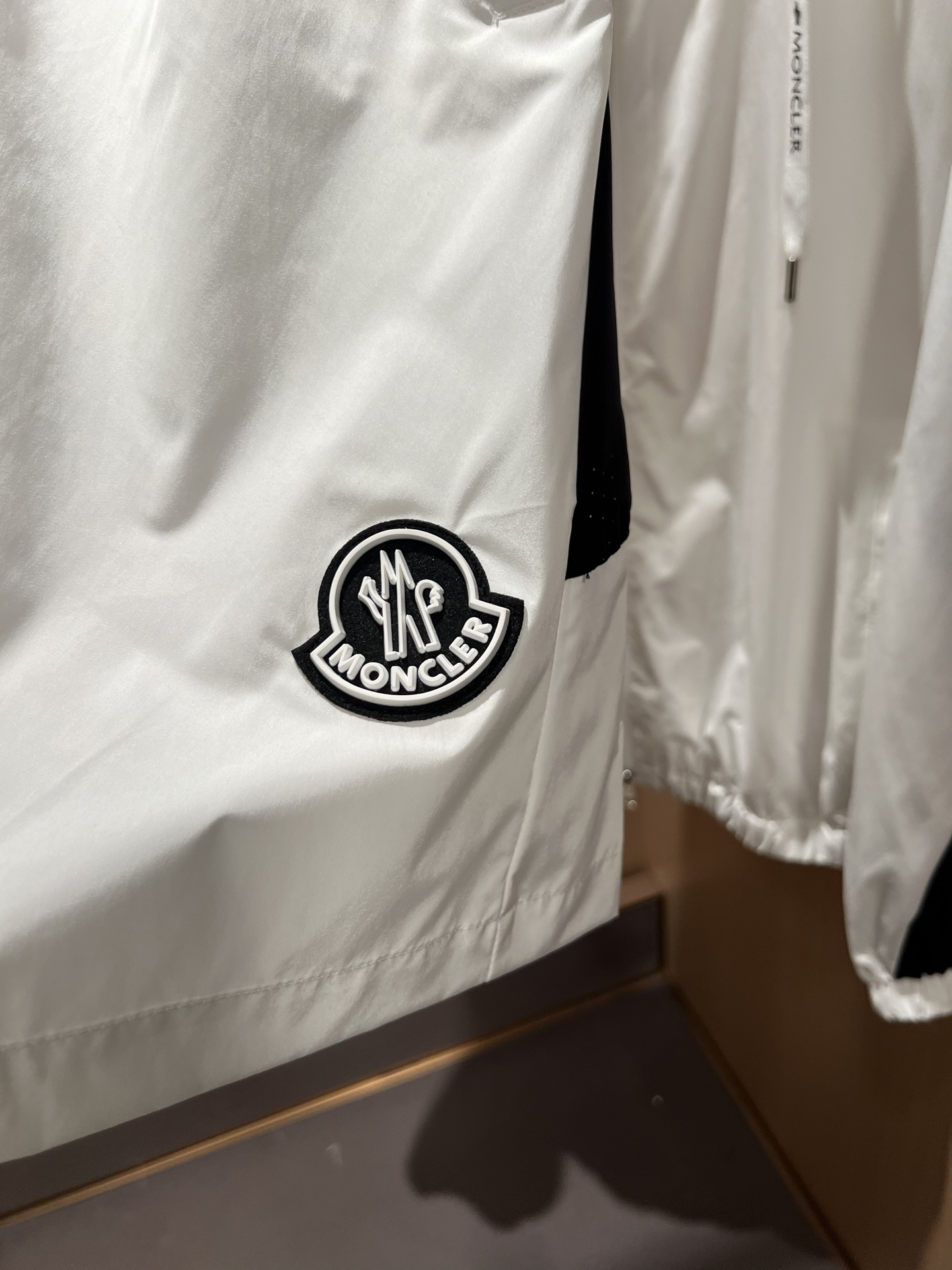 Moncler蒙家 2026春夏最新男女同款👫贸易订单休闲套装，全品相！！网红款！采用logo图案徽章设