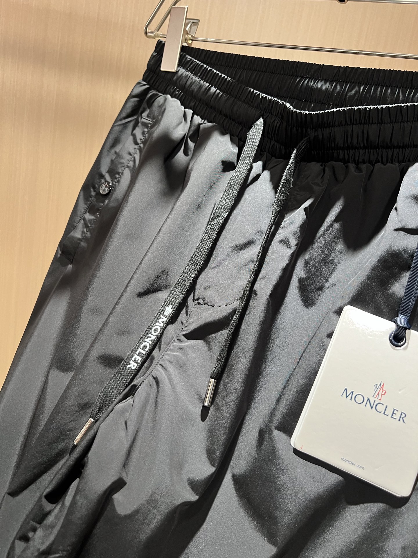 Moncler蒙家 2026春夏最新男女同款👫贸易订单休闲套装，全品相！！网红款！采用logo图案徽章设