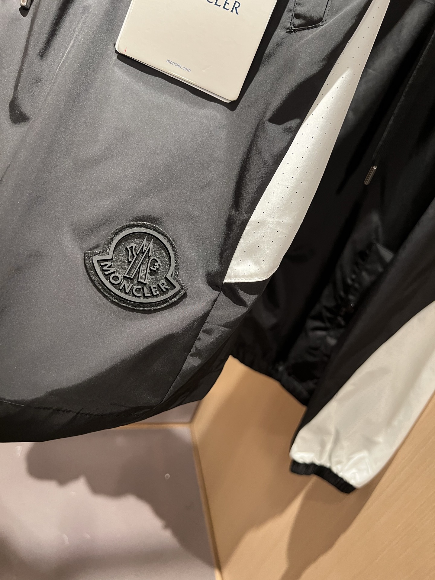 Moncler蒙家 2026春夏最新男女同款👫贸易订单休闲套装，全品相！！网红款！采用logo图案徽章设