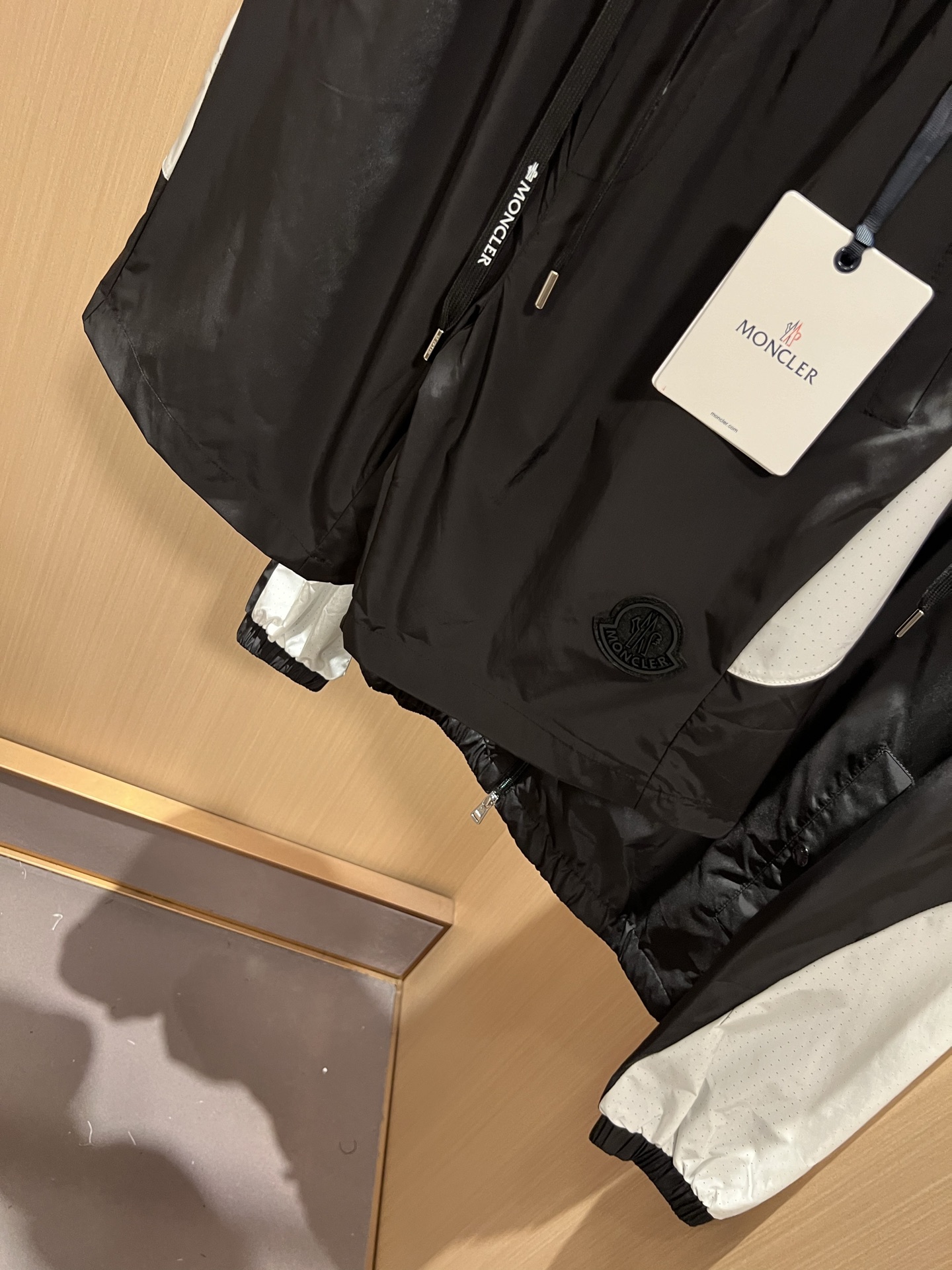 Moncler蒙家 2026春夏最新男女同款👫贸易订单休闲套装，全品相！！网红款！采用logo图案徽章设