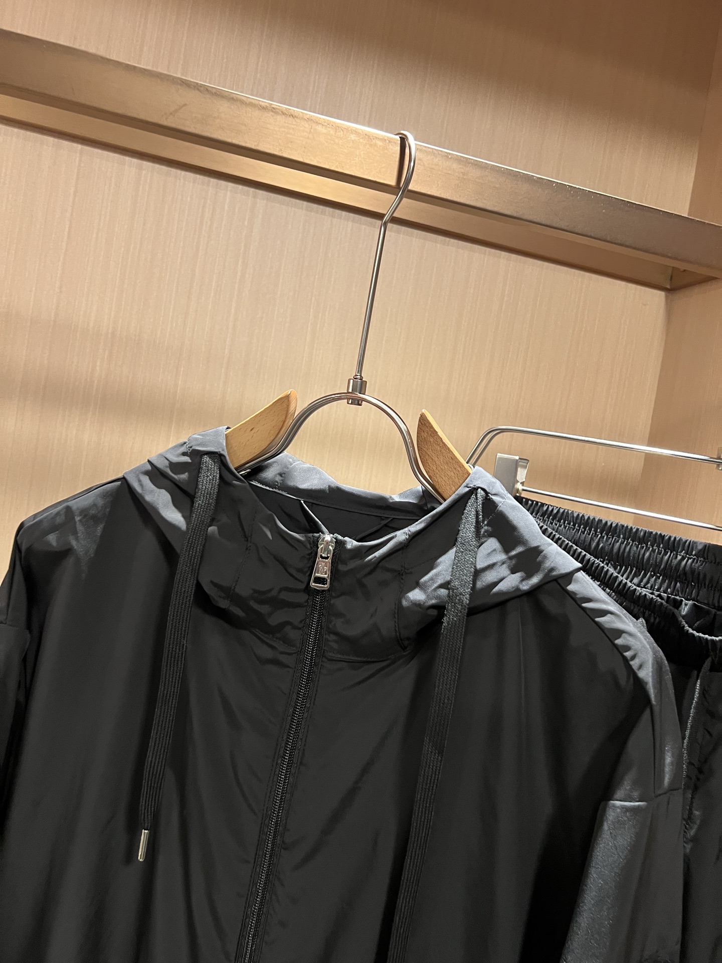 Moncler蒙家 2026春夏最新男女同款👫贸易订单休闲套装，全品相！！网红款！采用logo图案徽章设