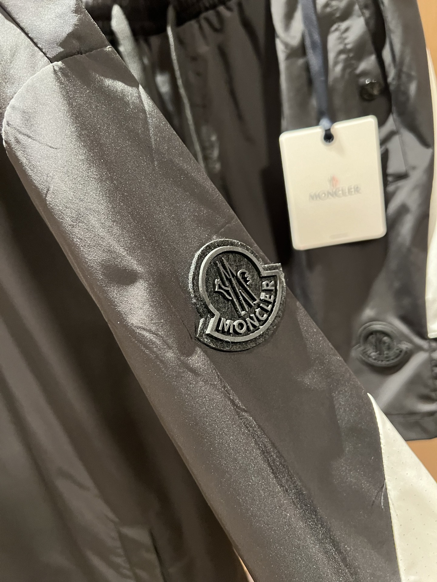 Moncler蒙家 2026春夏最新男女同款👫贸易订单休闲套装，全品相！！网红款！采用logo图案徽章设