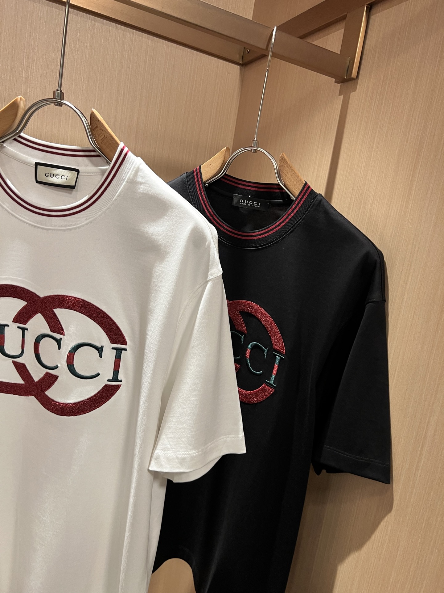Gucc*古家 2026春夏新款男女同情侣款👫休闲宽松棉质圆领短袖T恤衫！贸易公司渠道稀出，同步官网发售