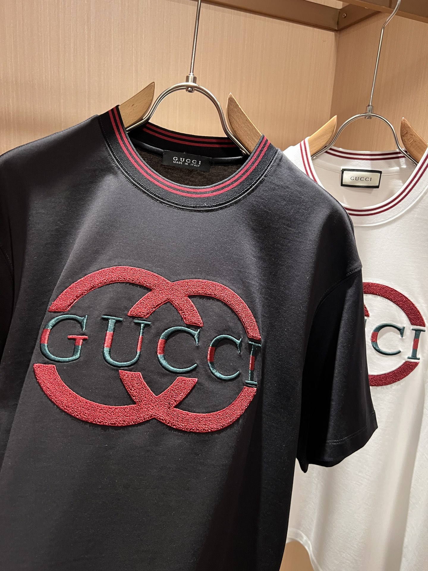 Gucc*古家 2026春夏新款男女同情侣款👫休闲宽松棉质圆领短袖T恤衫！贸易公司渠道稀出，同步官网发售