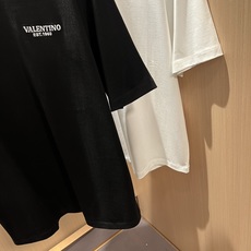 VALENTI*O华伦*奴~柜台款、2026春夏新款短袖T恤衫,前后logo印花刺绣设计!简单时尚而年轻 VALENTI*O华伦*奴~柜台款、2026春夏新款短袖T恤衫,前后logo印花刺绣设计!简单时尚而年轻