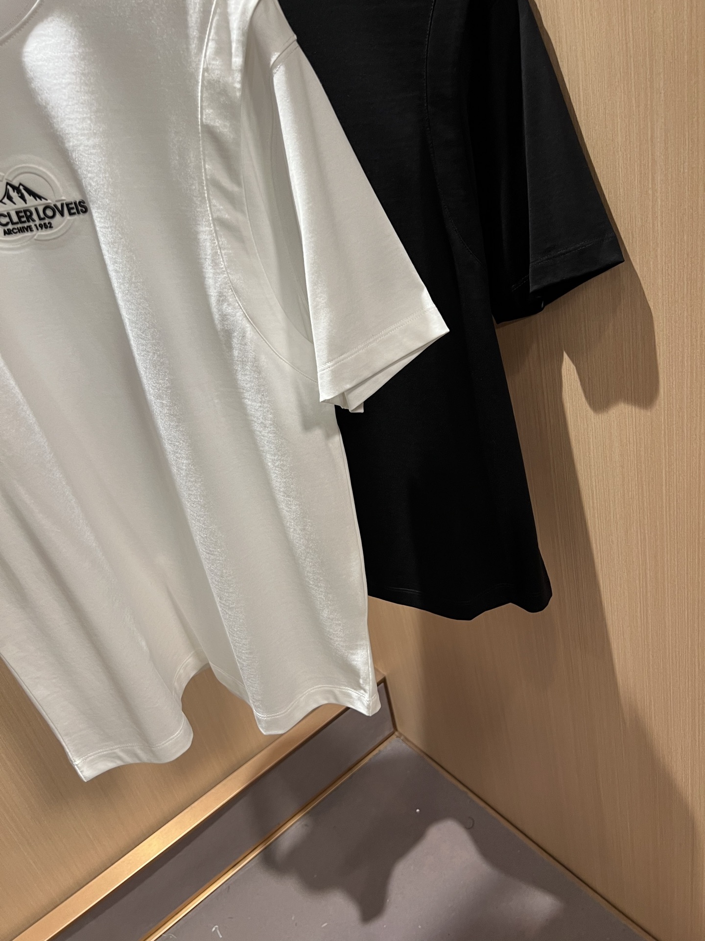 Moncler蒙家 2026春夏最新男女同款👫贸易订单短袖T恤，全品相！！网红款！采用logo图案压胶设