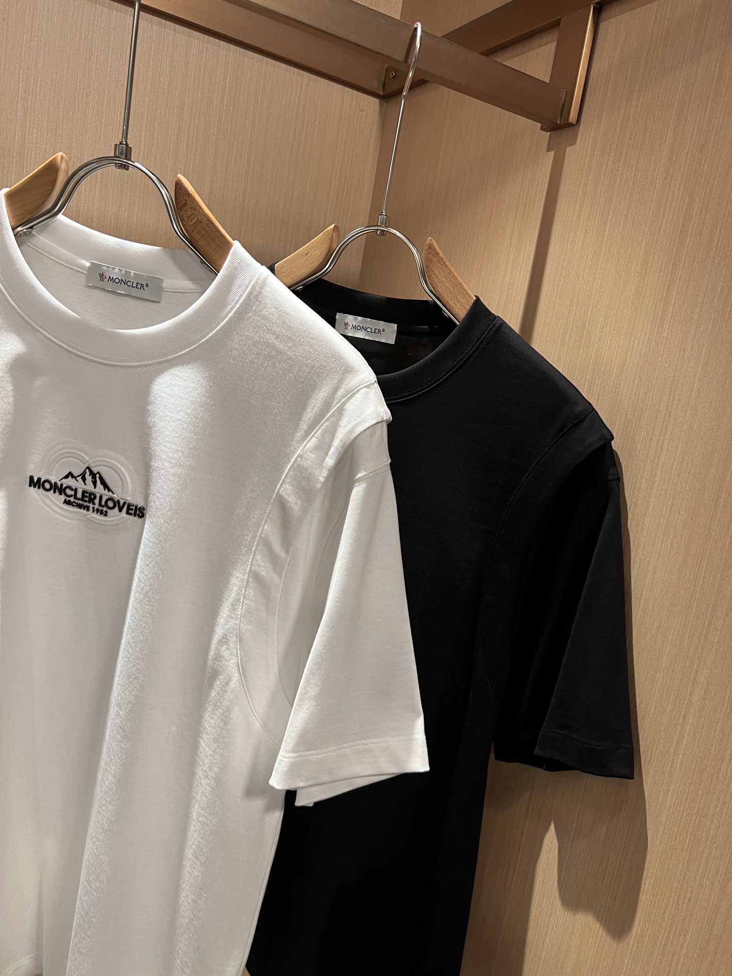 Moncler蒙家 2026春夏最新男女同款👫贸易订单短袖T恤，全品相！！网红款！采用logo图案压胶设