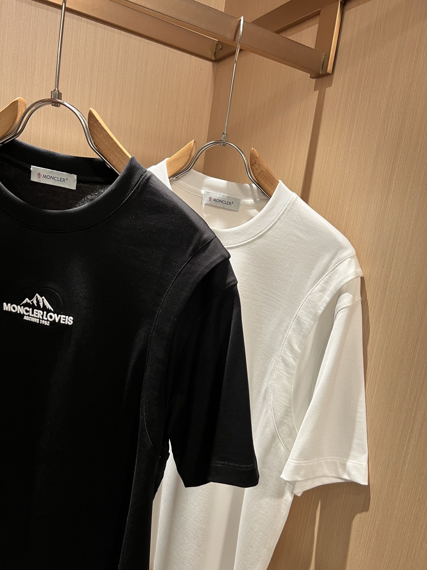Moncler蒙家 2026春夏最新男女同款👫贸易订单短袖T恤，全品相！！网红款！采用logo图案压胶设