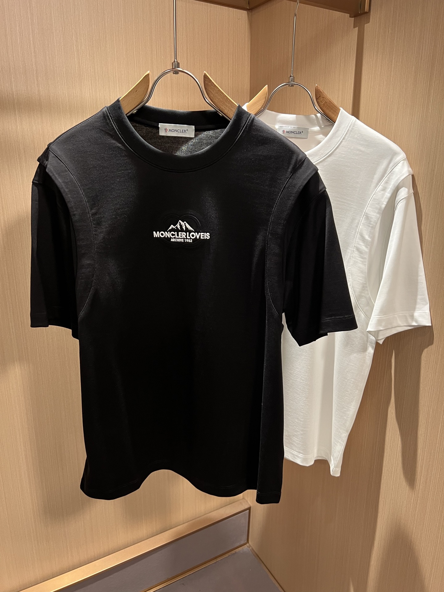 Moncler蒙家 2026春夏最新男女同款👫贸易订单短袖T恤，全品相！！网红款！采用logo图案压胶设