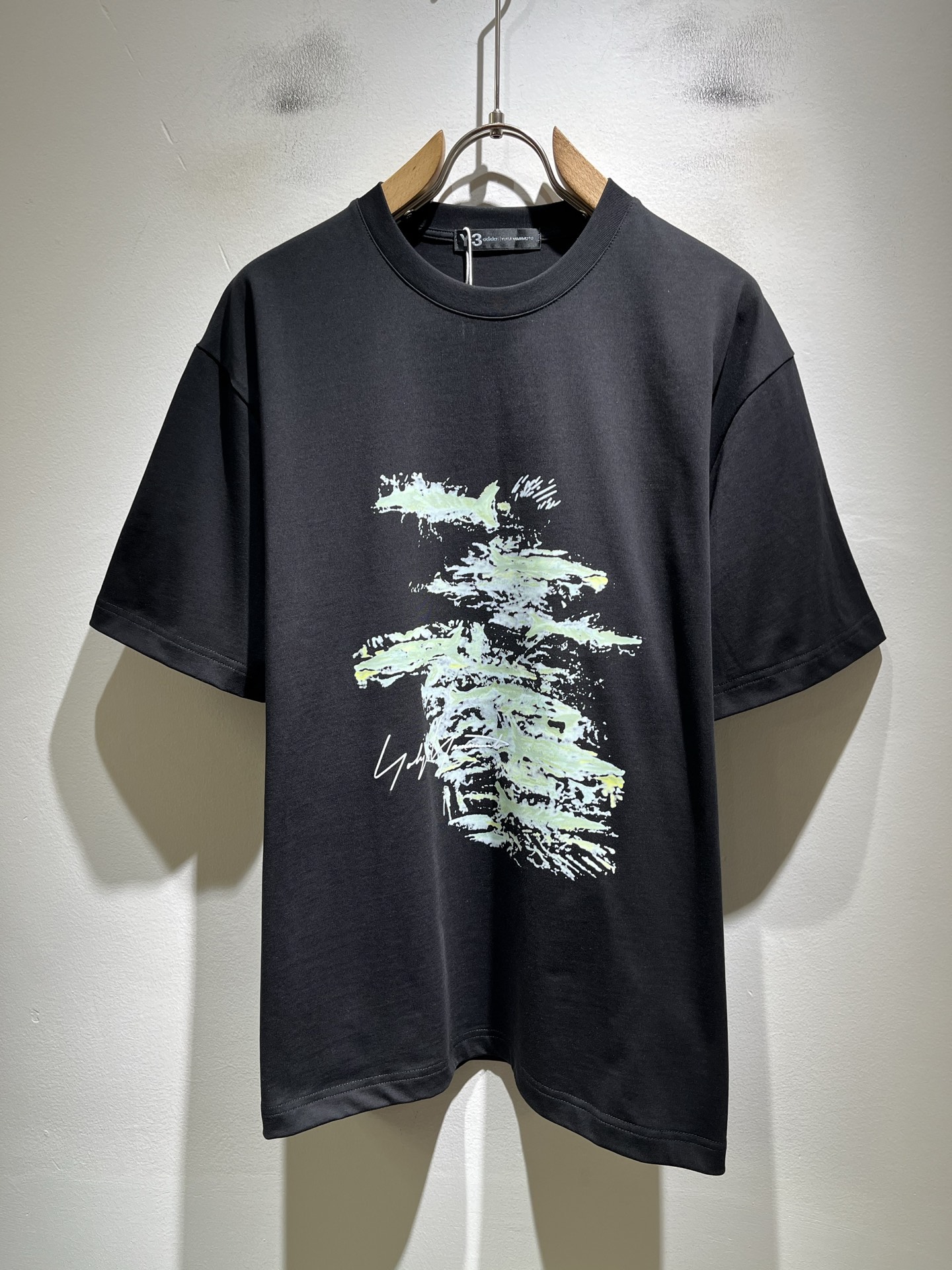 Y- 3山本*耀司 2026春夏新品男女同款👫短袖T恤 ，一面料上身舒适感非常好。炸街必须要拥有它，专柜