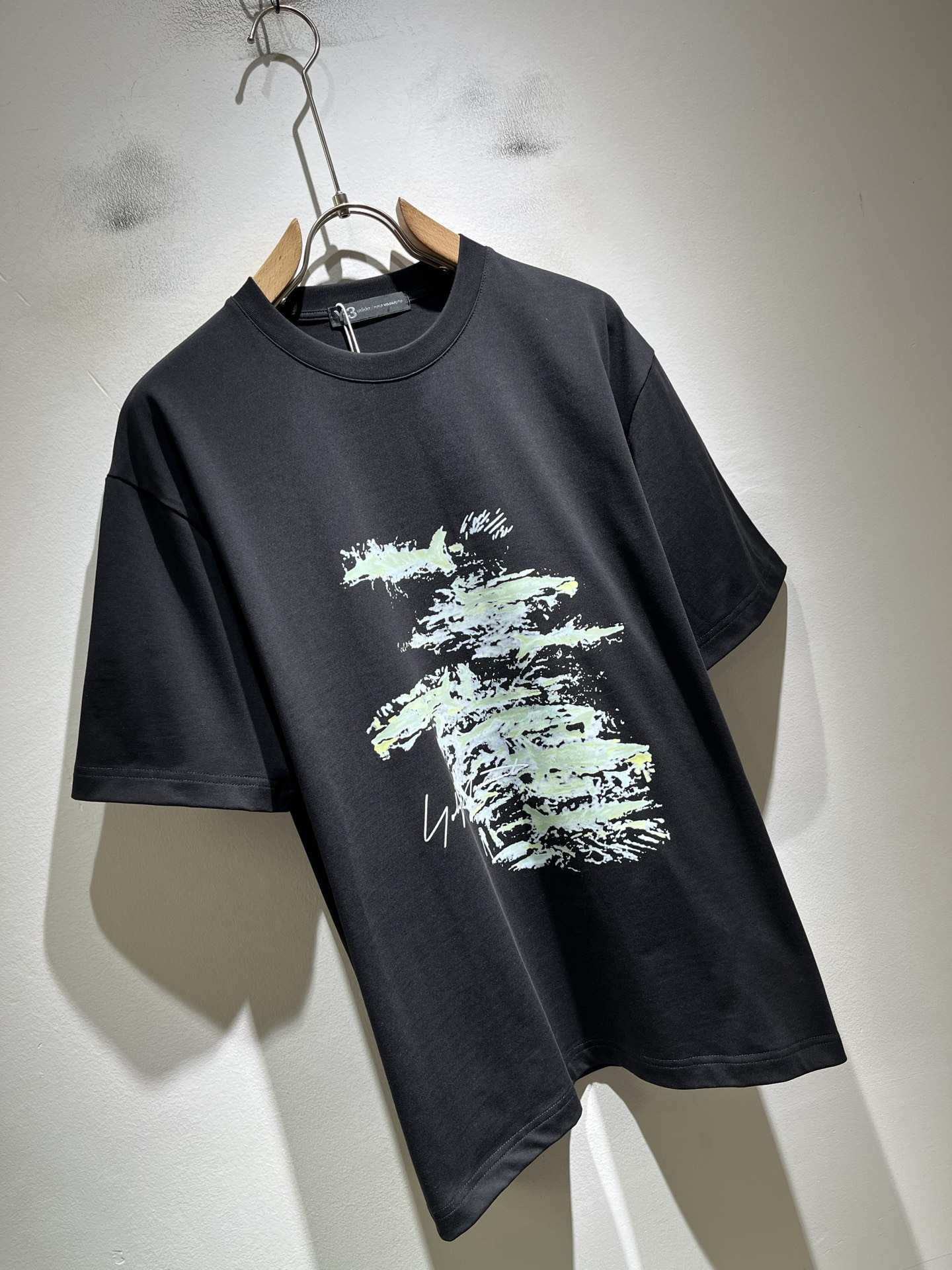 Y- 3山本*耀司 2026春夏新品男女同款👫短袖T恤 ，一面料上身舒适感非常好。炸街必须要拥有它，专柜