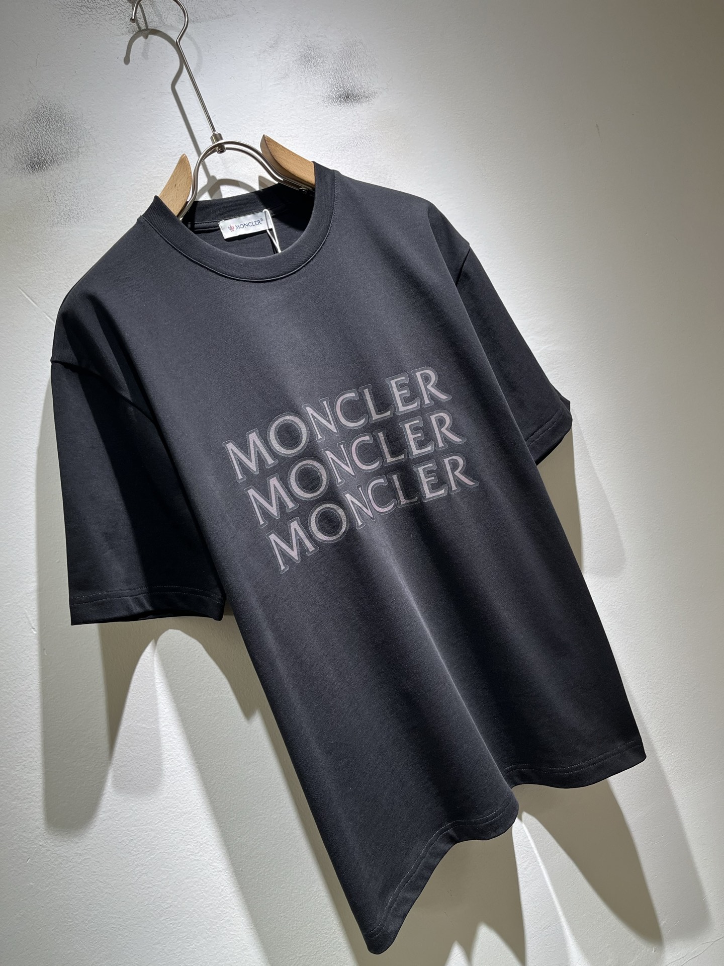 Moncler蒙家 2026春夏最新男女同款👫贸易订单短袖T恤，全品相！！网红款！采用logo图案压胶设