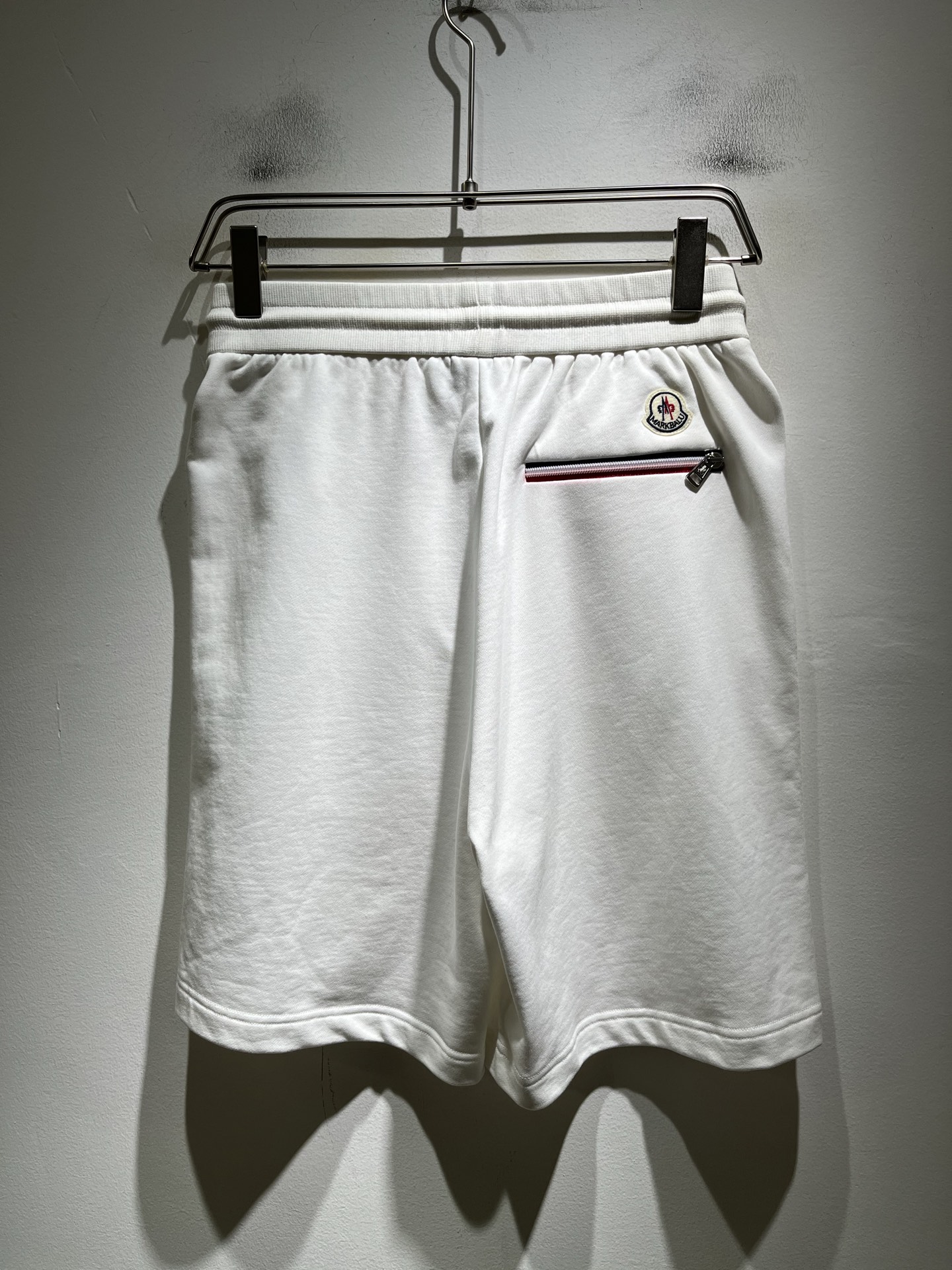Moncler蒙家 2026春夏男女同款情侣款最新的贸易订单休闲短裤！全品相！！网红款！工艺采用logo