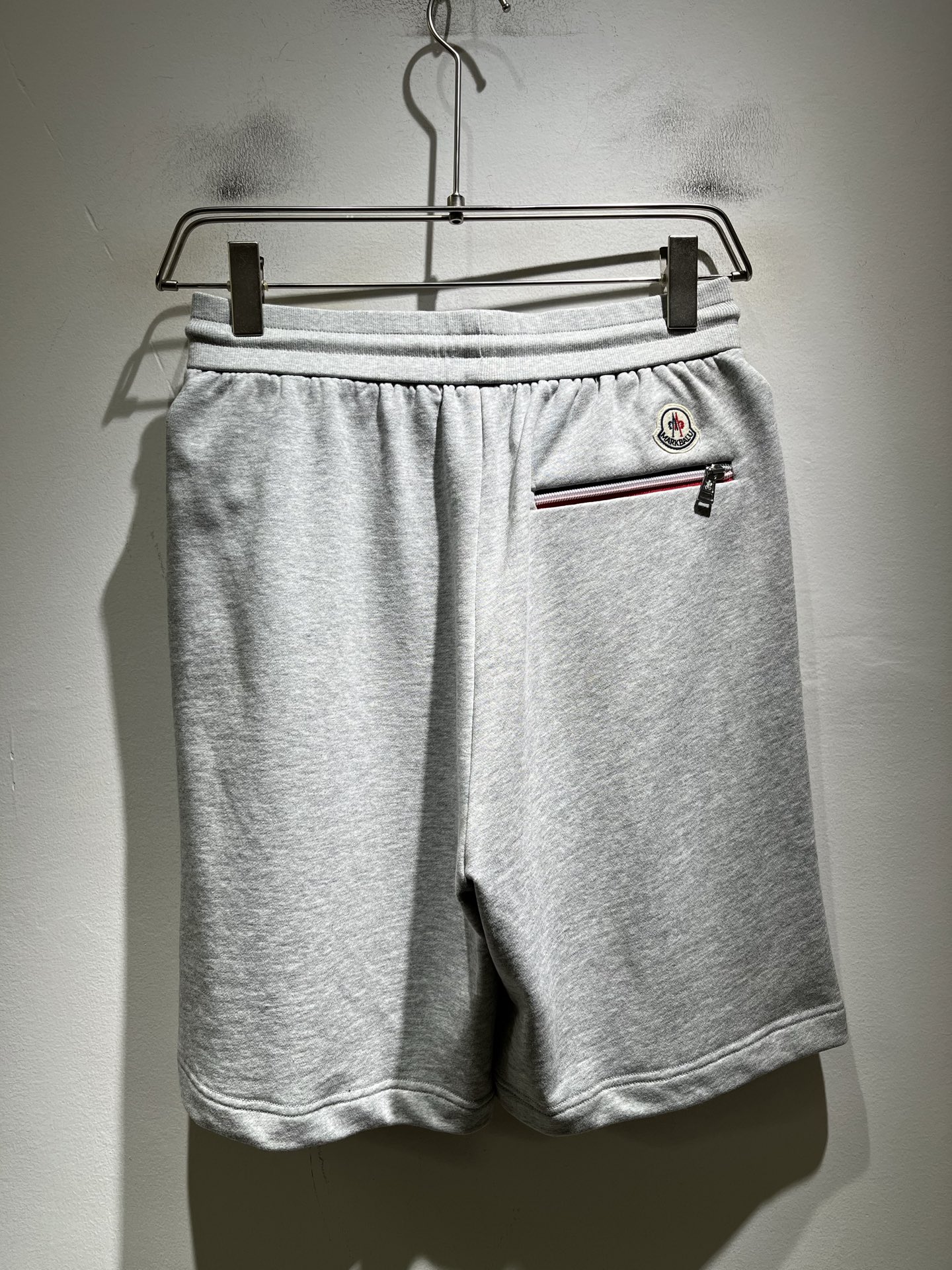 Moncler蒙家 2026春夏男女同款情侣款最新的贸易订单休闲短裤！全品相！！网红款！工艺采用logo