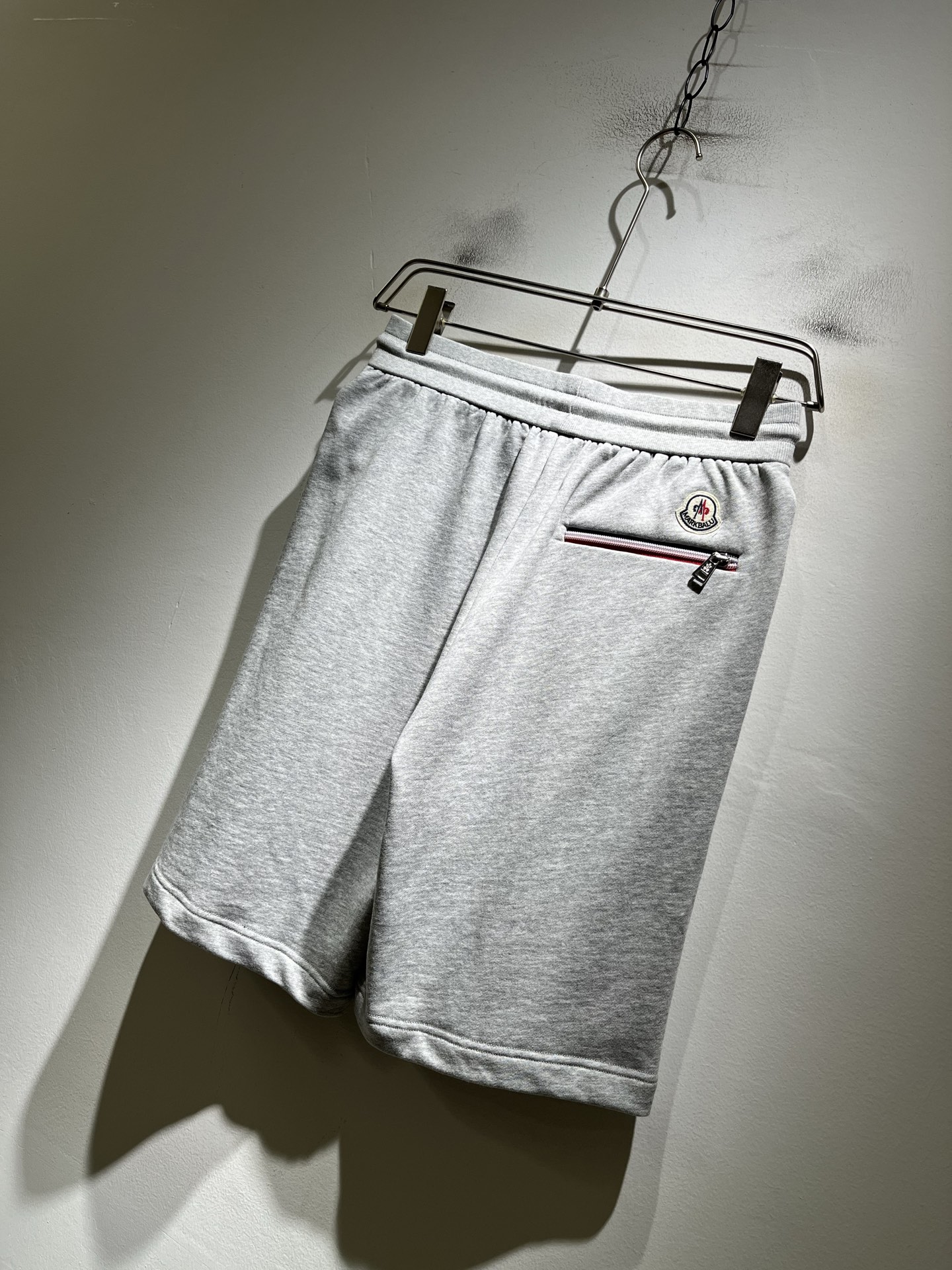 Moncler蒙家 2026春夏男女同款情侣款最新的贸易订单休闲短裤！全品相！！网红款！工艺采用logo