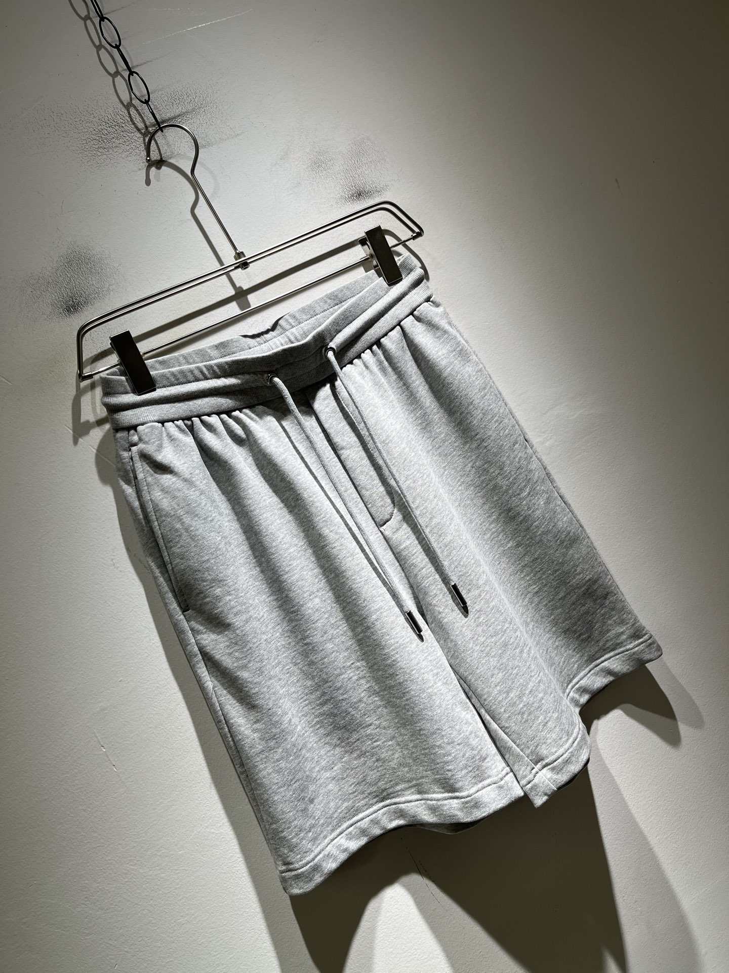 Moncler蒙家 2026春夏男女同款情侣款最新的贸易订单休闲短裤！全品相！！网红款！工艺采用logo