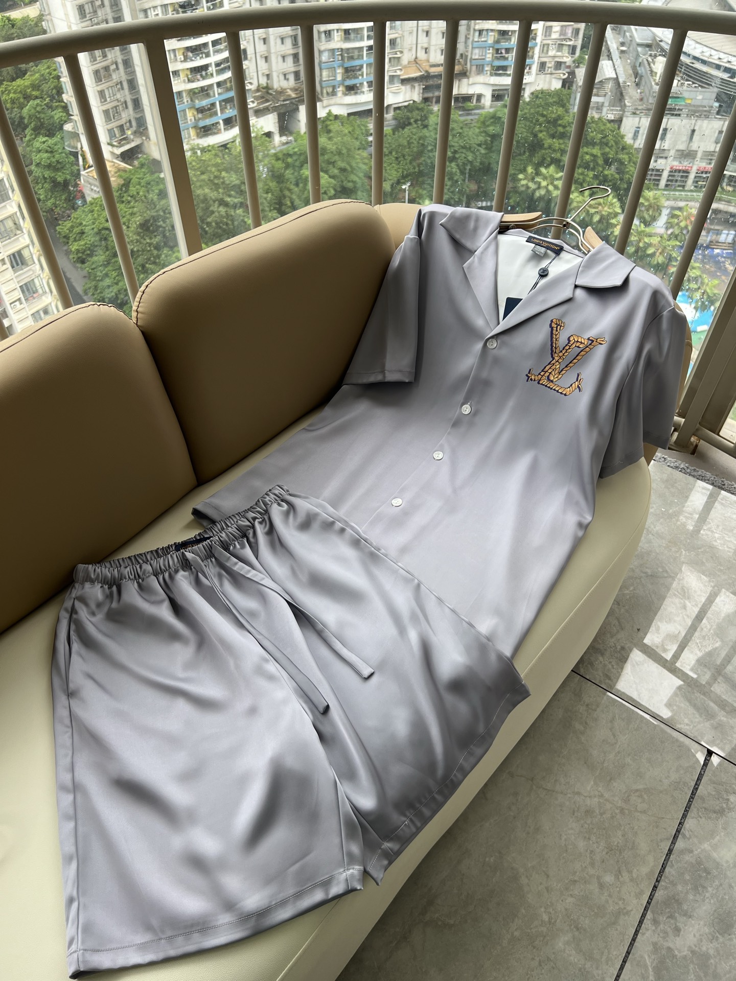 Louis Vuit*on 路易家族 2026春夏新款轻奢睡衣休闲套装，男女同款👫睡衣套装！路易家族的新