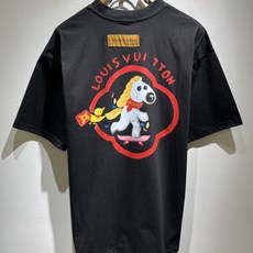 LouisVuitt*路易*登 2026春夏全新系列单品上线,非常时髦前卫的一款男女同款短袖T恤,标识l LouisVuitt*路易*登 2026春夏全新系列单品上线,非常时髦前卫的一款男女同款短袖T恤,标识l